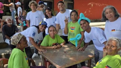 Invitan a jóvenes a sumarse al plan de atención a los abuelos