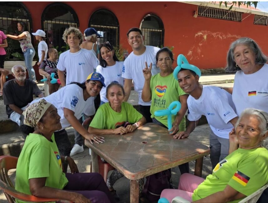Invitan a jóvenes a sumarse al plan de atención a los abuelos