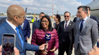 Presidenta (e) Delcy Rodríguez llega a Países Bajos
