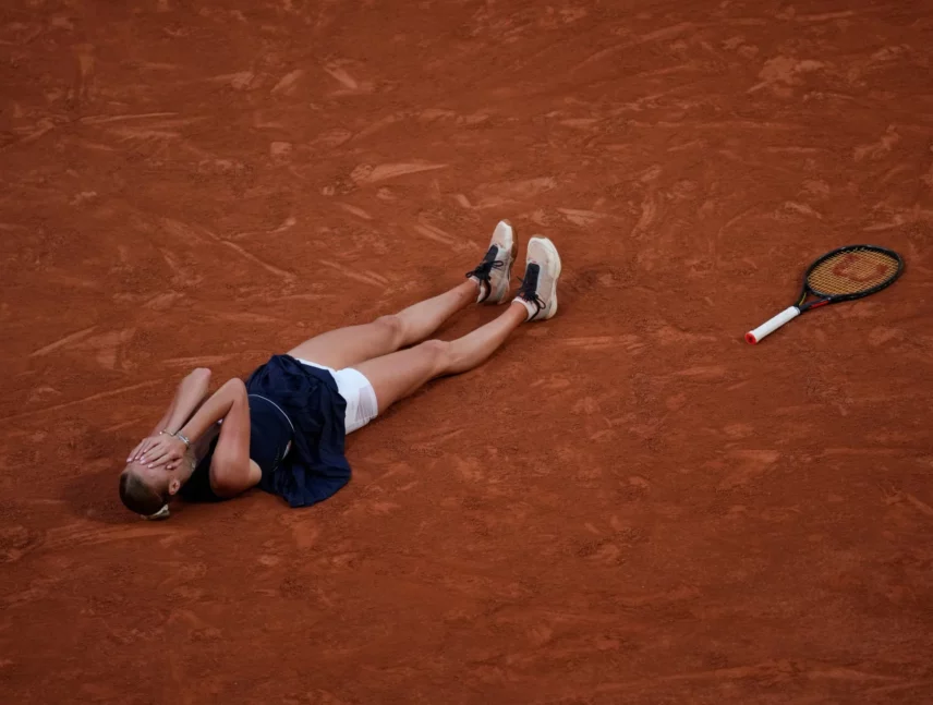 Gauff cede el trono de Roland Garros al caer en tercera ronda