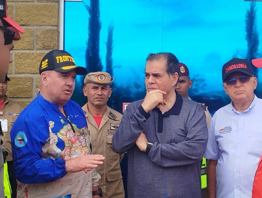 Embajador Maniglia recorre puntos fronterizos entre Venezuela y Colombia