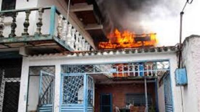 Detienen a hombre tras incendiar vivienda con su pareja y tres menores
