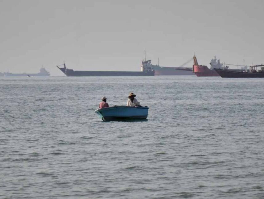 Reportan secuestro de buque frente a Emiratos Árabes Unidos