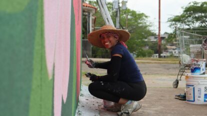 Betzabeth Martínez proyecta identidad de Ciudad Guayana en gran mural