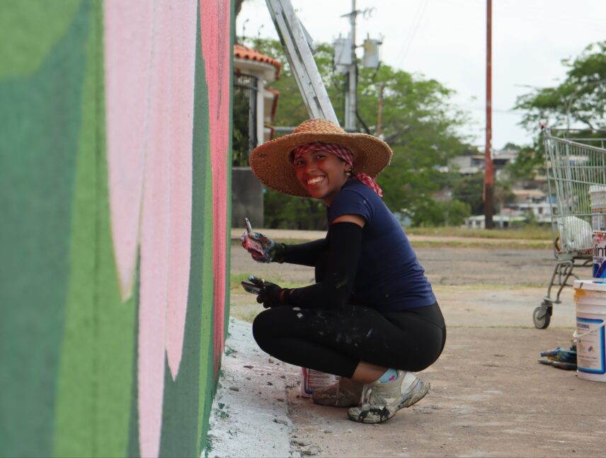 Betzabeth Martínez proyecta identidad de Ciudad Guayana en gran mural
