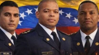 policías