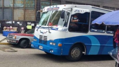 Trabajadores del transporte público piden anclar el pasaje al dólar