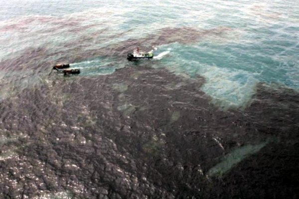 Derrame de crudo de Trinidad y Tobago afecta costas venezolanas
