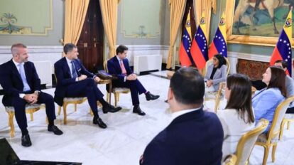 Presidenta (e) se reúne con representantes de la empresa Trafigura Group
