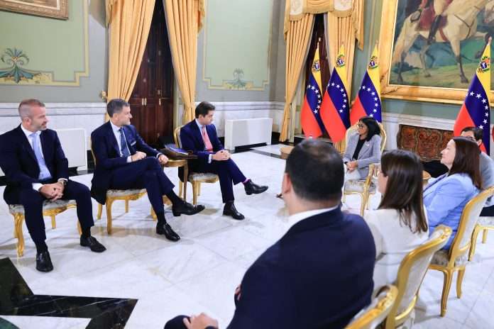Presidenta (e) se reúne con representantes de la empresa Trafigura Group