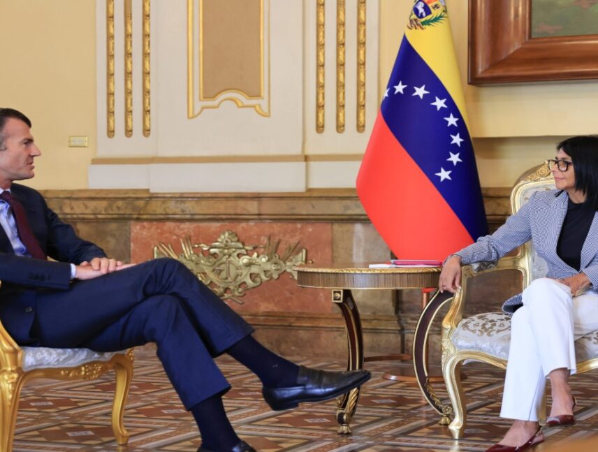 Presidenta (e) recibió al Secretario General de la Organización Ítalo-Latinoamericana