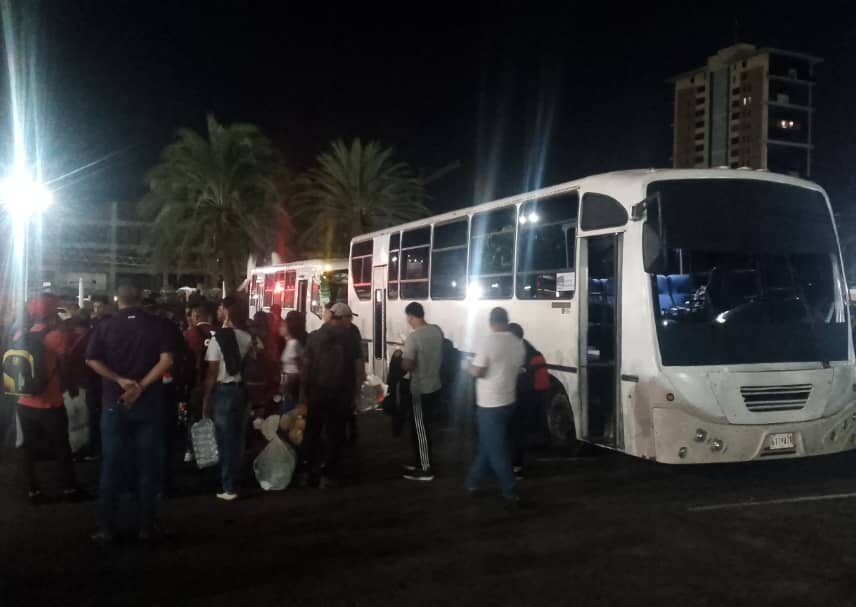 Profesionales guayaneses recaudan donativos y captan voluntarios para La Guaira