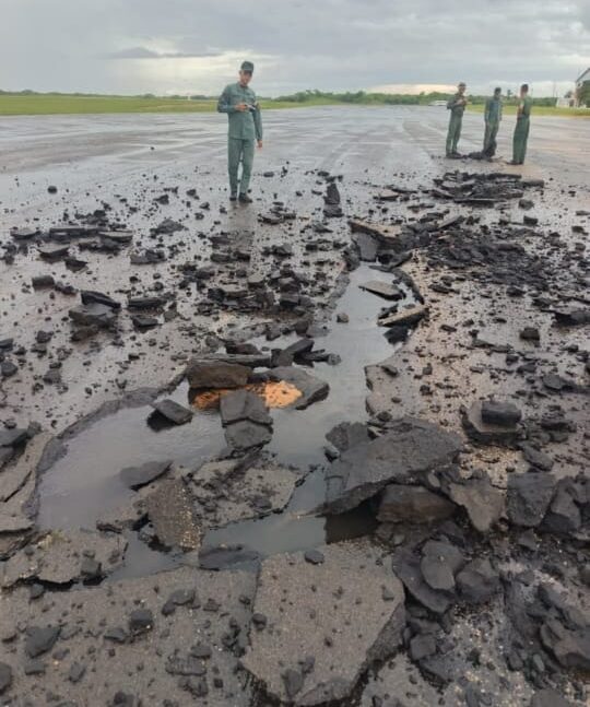 Rayo impacta en la calle de rodaje de la Base Aérea de Ciudad Guayana
