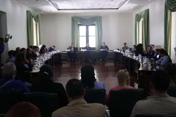 Comisión mixta de AN debate ley de ganadería