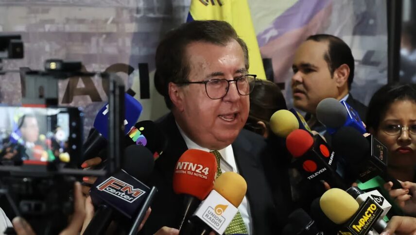 César Pérez Vivas regresa a Venezuela tras casi dos años de exilio