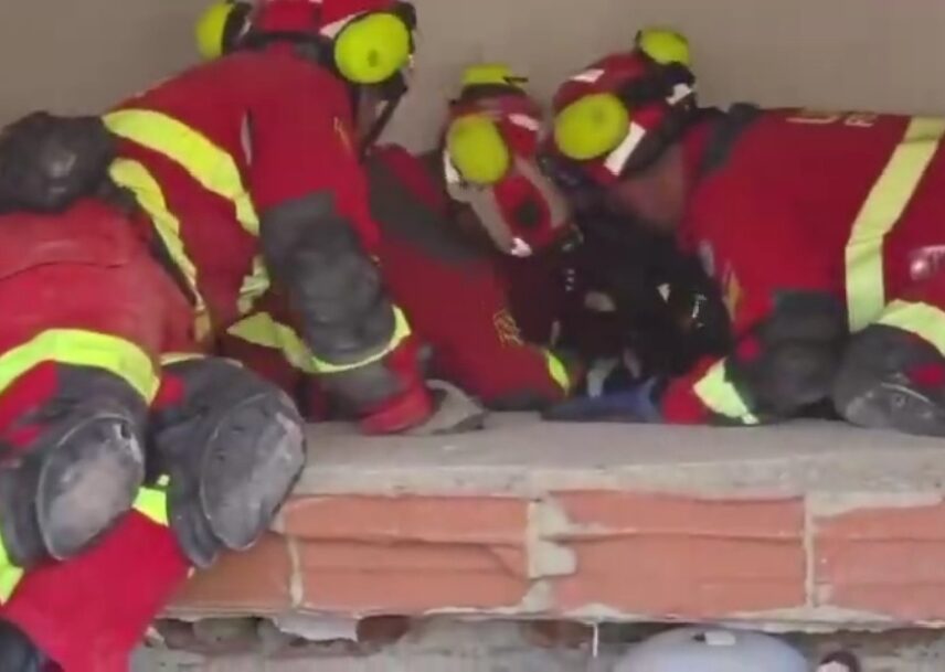 Rescatistas de España salvan a una mujer tras permanecer 72 horas tapiada