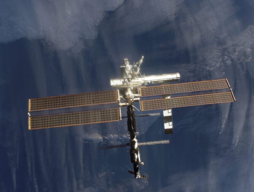 La Nasa levanta refugio de emergencia a astronautas en la EEI