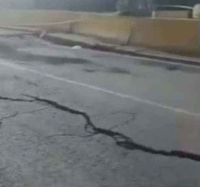 Cierran el paso por el puente que une Caraballeda con Los Corales