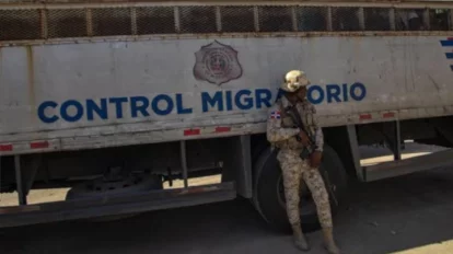Agentes de Migración dominicanos son detenidos por trasladar a haitianos