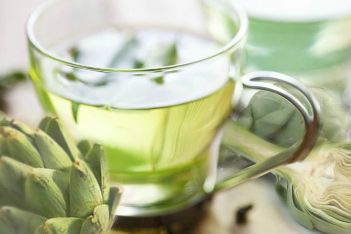 Beneficios del agua de alcachofa para mejorar la digestión