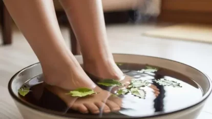 Baño de té negro para eliminar mal olor en pies