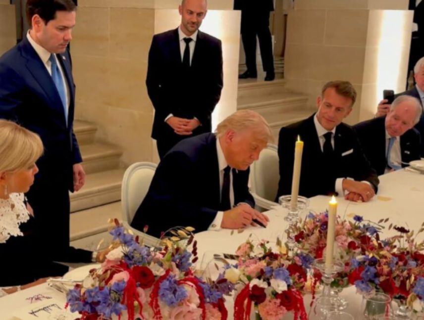 Donald Trump firmó acuerdo de paz en Versalles