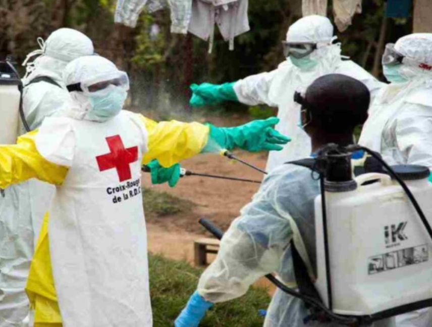 Sigue brote de ébola