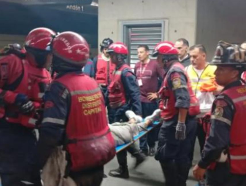 anciana cae en vías del tren en Los Jardines