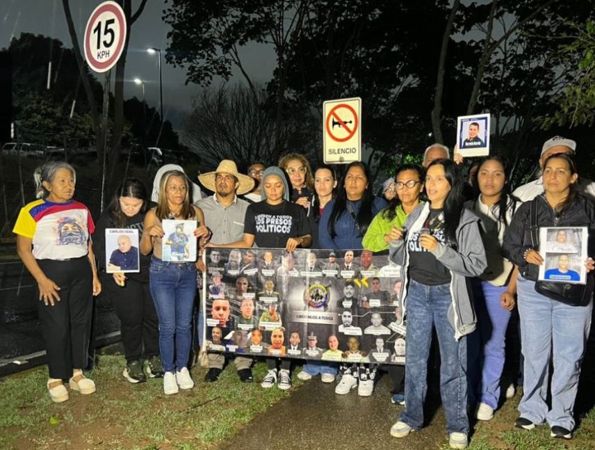 Familiares de presos políticos iniciaron vigilia en Embajada