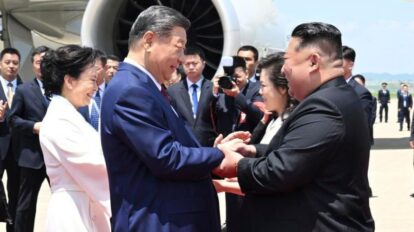 Xi Jinping, fue recibido en Corea del Norte por su líder, Kim Jong-un.