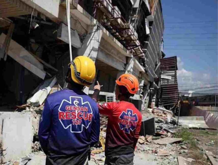 Tras el terremoto en Filipinas, las autoridades siguen sus labores de búsqueda