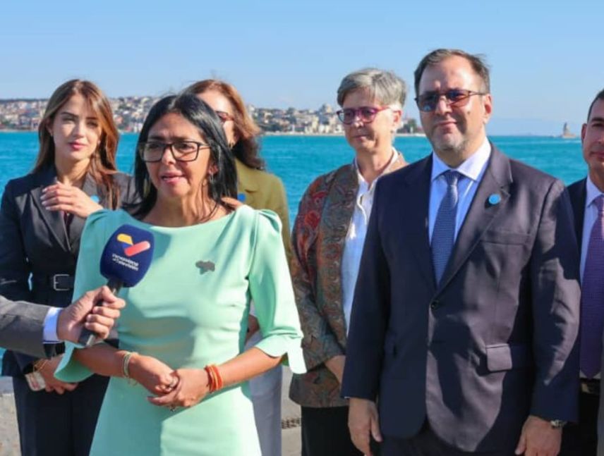 Delcy Rodríguez culminó gira internacional