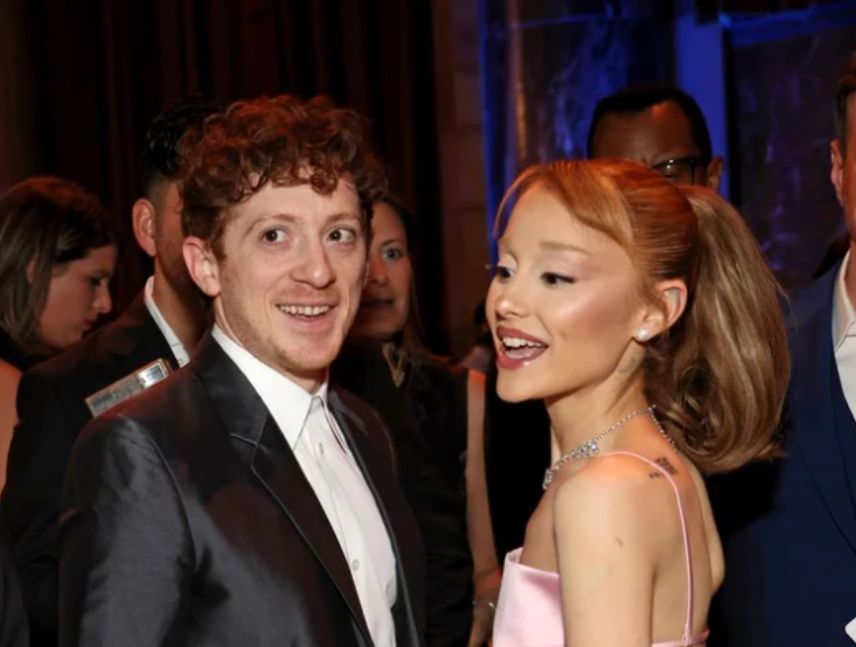 Ariana Grande y Ethan Slater rompieron