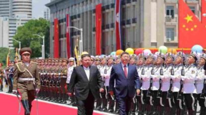 Xi Jinping y Kim Jong-Un durante visita en Corea del Norte