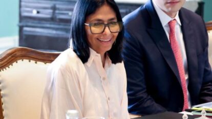 La presidenta encargada Delcy Rodríguez ya está de regreso en el país.