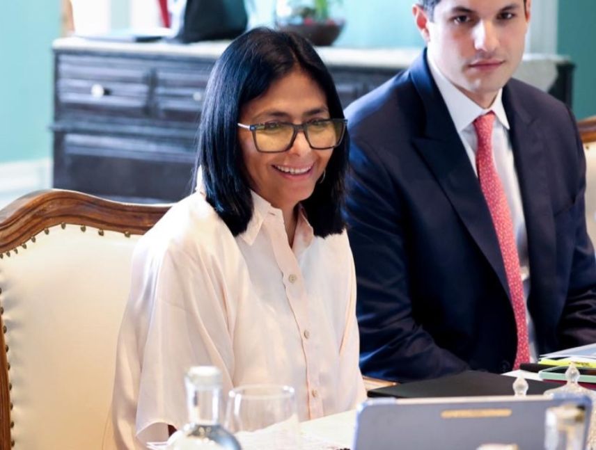 La presidenta encargada Delcy Rodríguez ya está de regreso en el país.