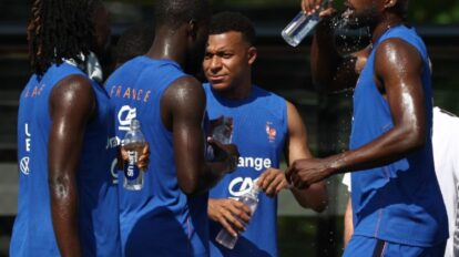Los jugadores de la selección de Francia se enfrentan a un calor extremo.