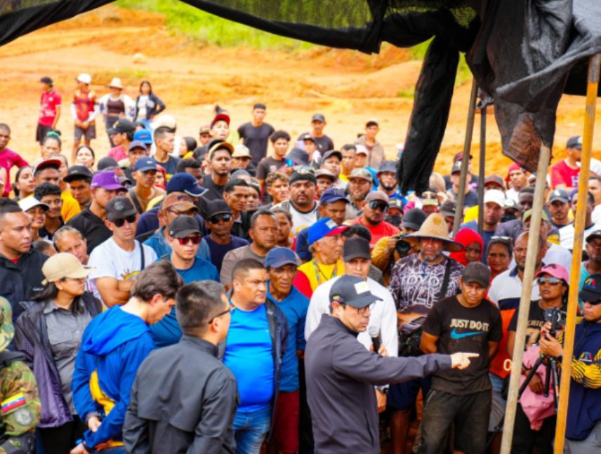 Atienden a mineros de Las Claritas.