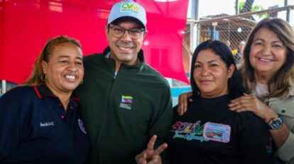 Mujeres mineras de El Callao beneficiadas con asistencia social.