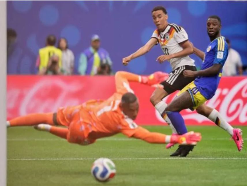 Alemania goleó a Curazao en partido debut.