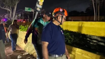 Autoridades evaluan puente en La Guaira
