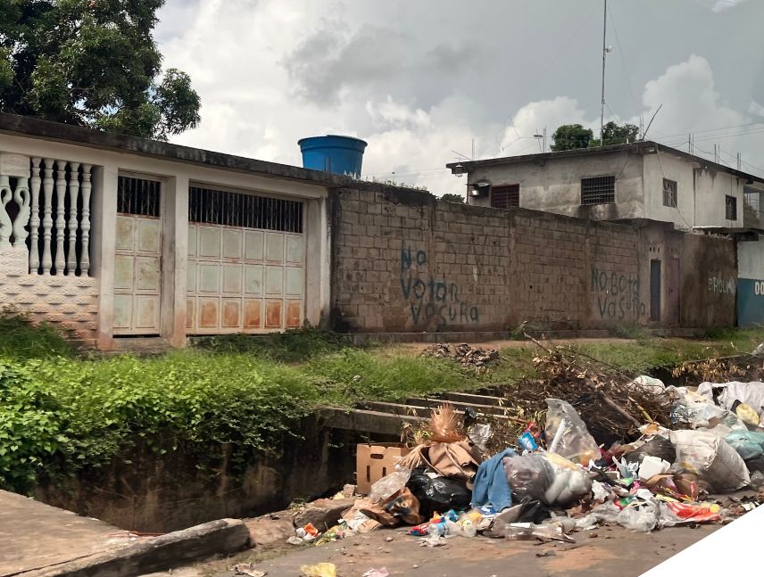 Basura en sector Santiago Mariño.