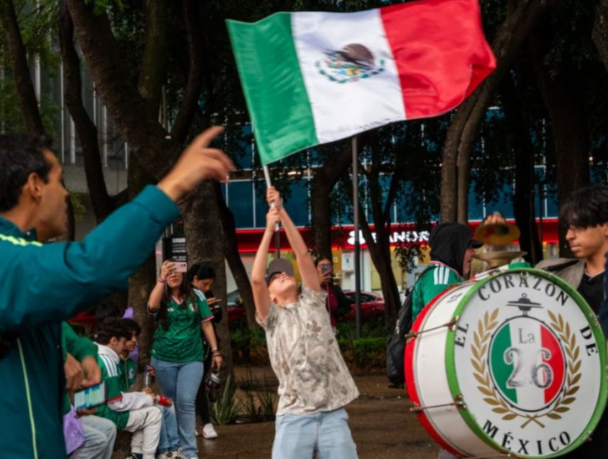 Mexicanos no dejaron descansar a la selección de Ecuador.