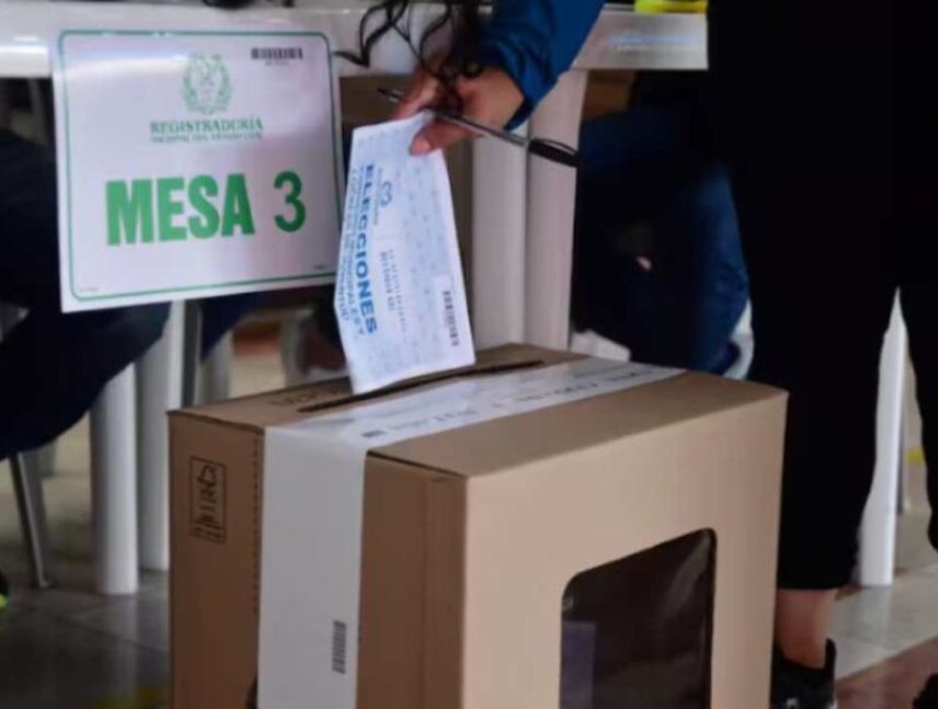 De la Espriella lidera votaciones en Colombia