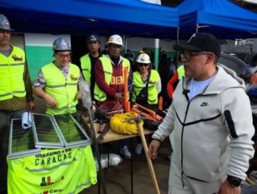 Inspeccionan edificios en Caracas