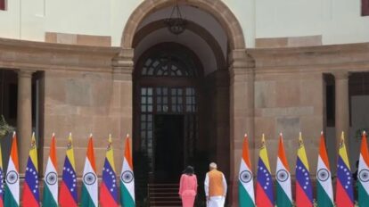La mandataria invitó a las empresas petroleras indias a invertir