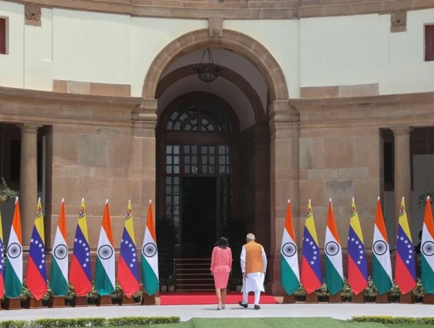 La mandataria invitó a las empresas petroleras indias a invertir