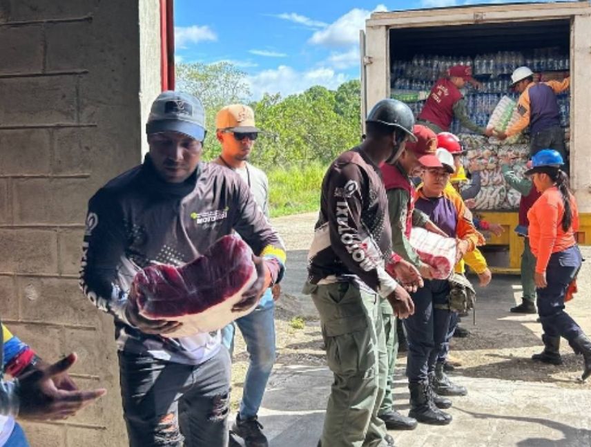 Comunidad cina donó insumos a afectados de La Guaira