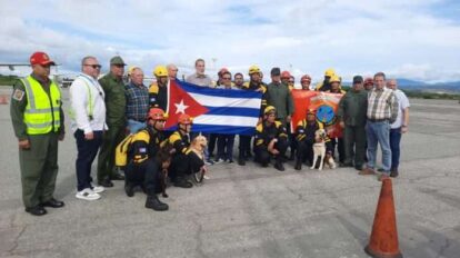 Trece rescatistas cubanos arribaron a suelo venezolano