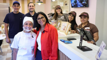 Delcy Rodríguez visita emprendimiento “Ania Gluten Free”